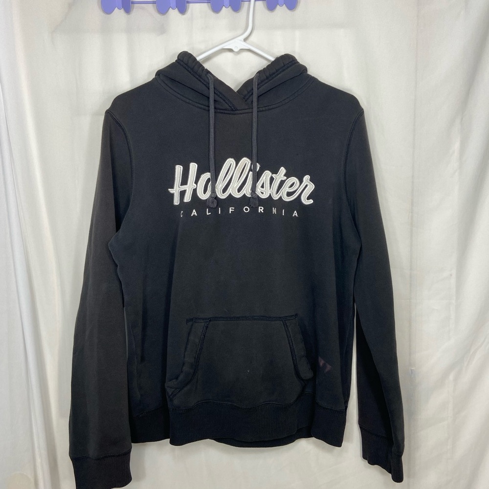 Hollister women’s black embroidered letter pullover hooded sweatshirt medium